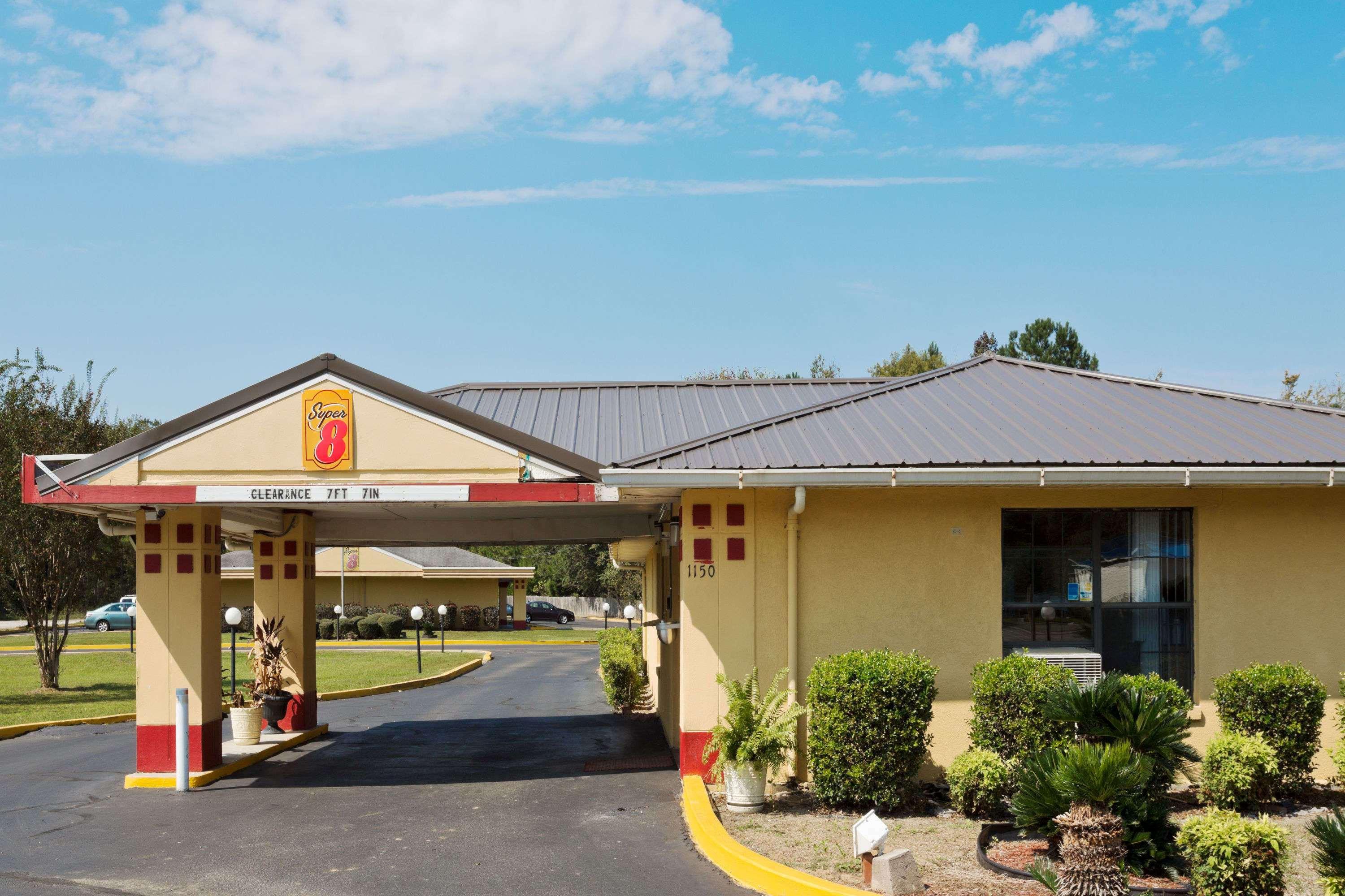 Hotel Super 8 By Wyndham Chipley Exterior foto