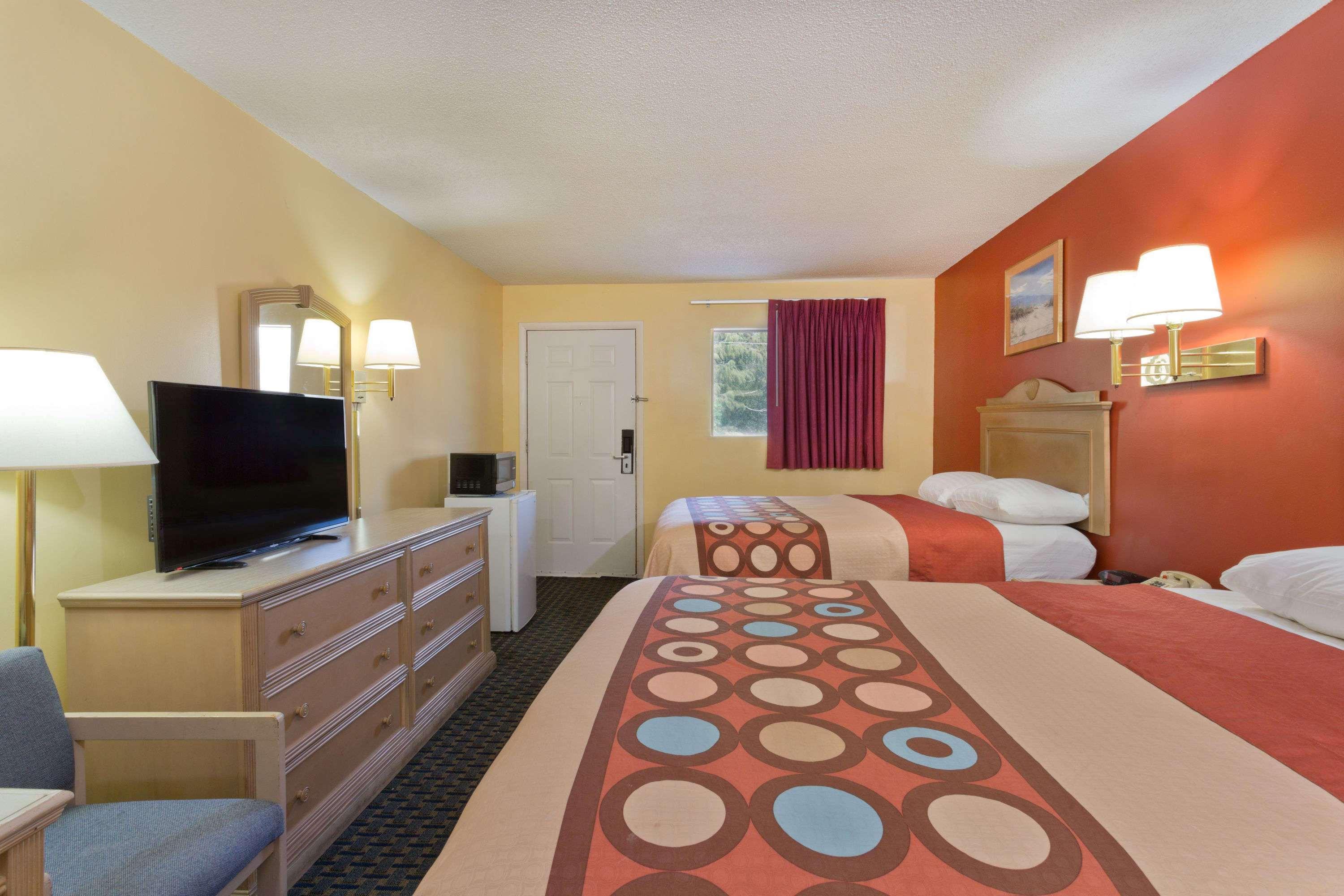 Hotel Super 8 By Wyndham Chipley Exterior foto